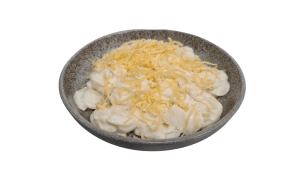 Aardappelgratin naturel met kaas op een bordje